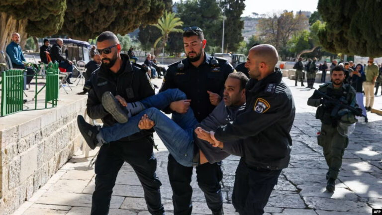 Polisi Israel Serang Jemaah Palestina di Masjid Al-Aqsa
