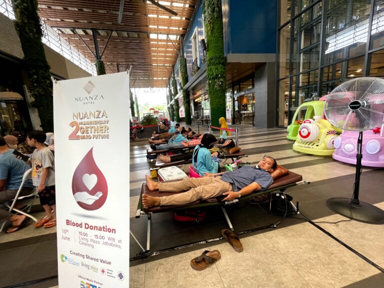 Nuanza Hotel mengadakan donor darah di Living plaza jababeka
