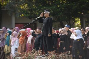 Hardiknas di SMAN 2 Bandung, KPID Jabar Edukasi Siswa tentang Ancaman Media Sosial