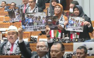 Solidaritas untuk Palestina: DPR RI Angkat Poster 'Stop Genosida di Gaza’