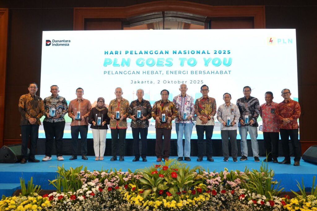Foto bersama PLN bersama Pelanggan Tegangan Tinggi pada acara PLN Goes To You di Jakarta, Kamis (2/10).
