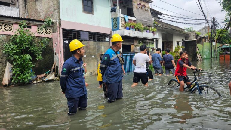 Tips Aman dari PLN Saat Musim Hujan dan Cuaca Ekstrim