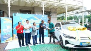 Apresiasi Loyalitas Pengguna PLN Mobile, PLN Serahkan Mobil Listrik dari Gelegar PLN Mobile 2025