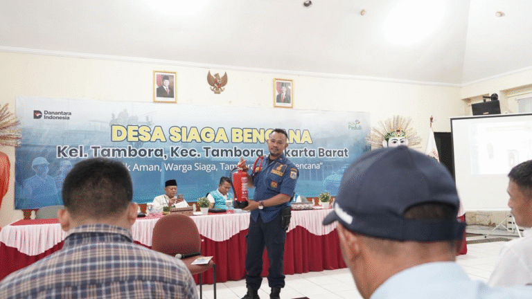 Bentuk Desa Siaga Bencana, PLN Salurkan 109 APAR untuk Wilayah Rentan Kebakaran.