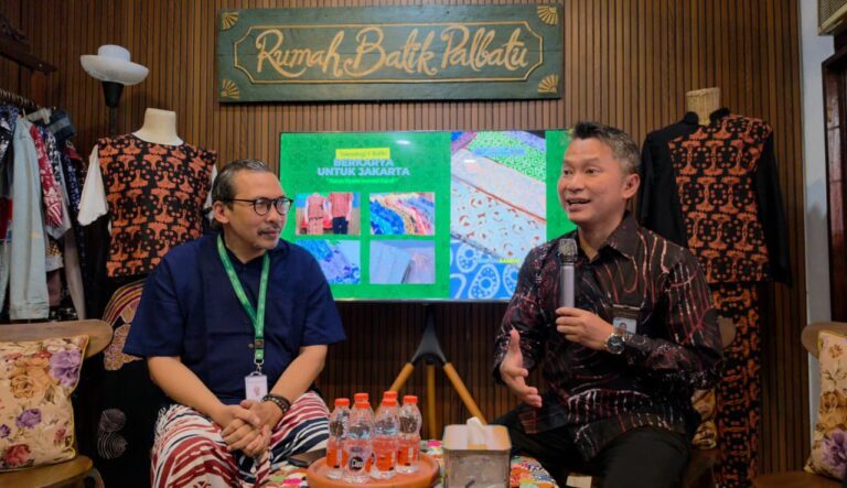 Wujudkan Kemandirian Difabel, PLN UID Jakarta Raya Resmikan “Akademi Batik Tuli’s” di Rumah Batik Palbatu