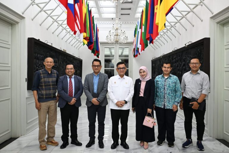 KPID Jabar Sampaikan Penelitian Soal Media Habitt Gen Z dan implikasinya pada Pancagatra +1 ke Gubernur Lemhannas