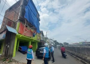 PLN Cikarang Imbau Masyarakat Jaga Jarak Aman 3 Meter dan Berkoordinasi Sebelum Kegiatan Dekat Jaringan Listrik