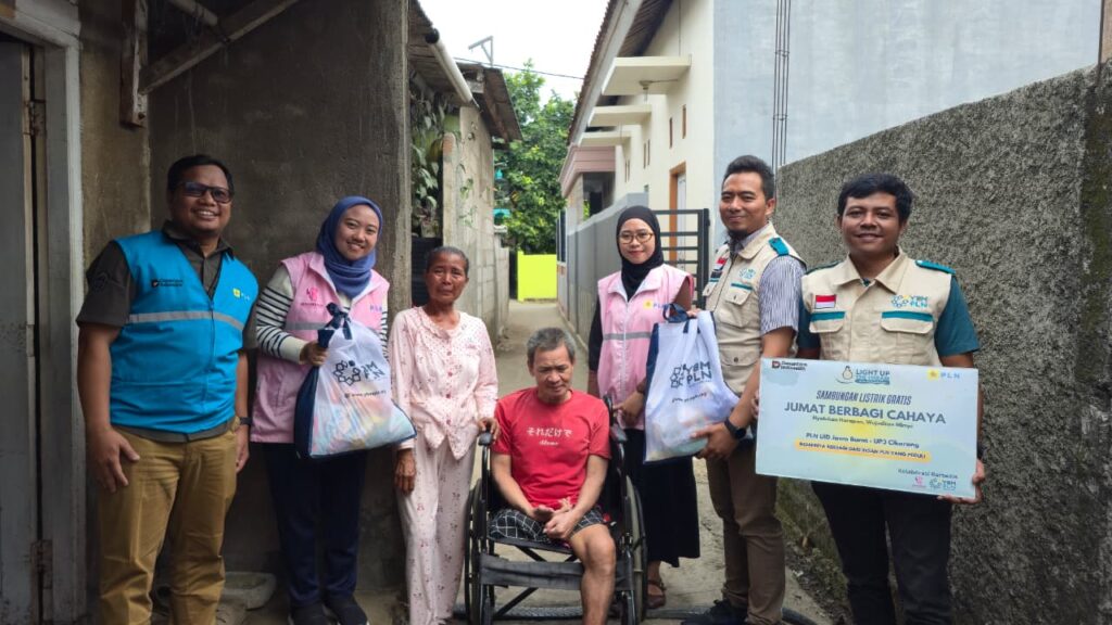Hadirkan Cahaya Muharram, PLN Cikarang Sambung Listrik Gratis Lewat Program Light Up The Dream