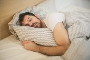 Benarkah Semua Orang Harus Tidur 8 Jam? Ini Penjelasan Peneliti