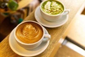 Alasan Kopi dan Matcha Tetap Laris Manis di Tengah Ekonomi Sulit