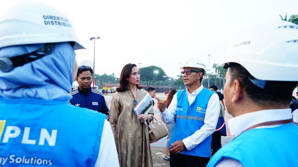 Menteri Pariwisata Republik Indonesia, Widiyanti Putri Wardhana, menyampaikan apresiasi kepada Direktur Distribusi PLN, Arsyadany G. Akmalaputri dan General Manager PLN UID Jakarta Raya, Moch. Andy Adchaminoerdin, atas dukungan keandalan pasokan listrik dan pencahayaan yang turut mendukung kelancaran penyelenggaraan Pesta Rakyat HUT ke-81 RI di Jakarta