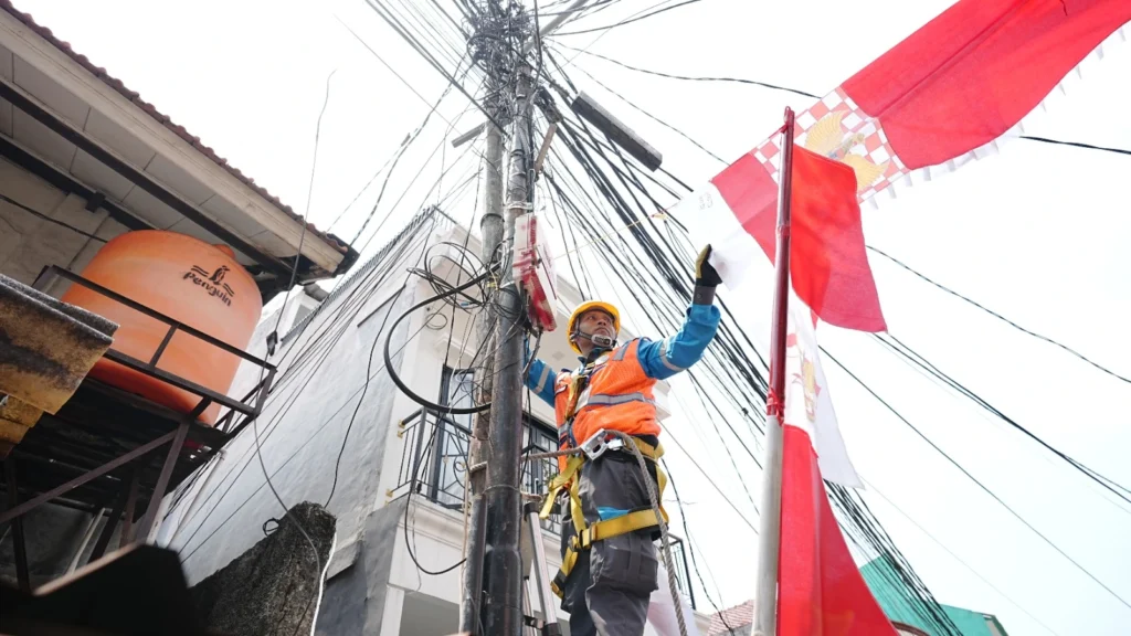 Semarak Kemerdekaan Aman: PLN Imbau Warga Jaga Jarak Dekorasi dari Jaringan Listrik