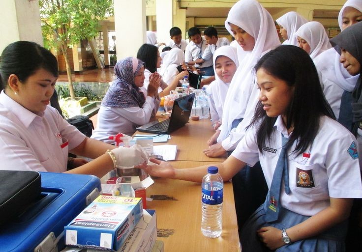 ilustrasi anak sekolah cek kesehatan