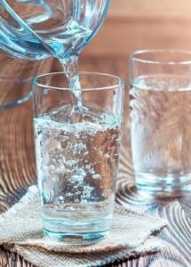 7 Manfaat Ajaib Minum Air Putih: dari Bikin Fokus sampai Bikin Kulit Glowing