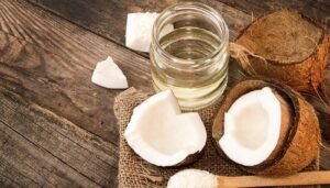 7 Cara Memanfaatkan Minyak Kelapa untuk Membersihkan Rumah