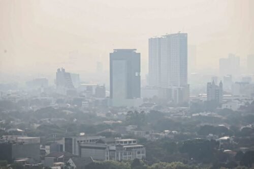 8 Ton Garam Disemai di Langit Jambi, Mengapa Hujan Belum Juga Turun?