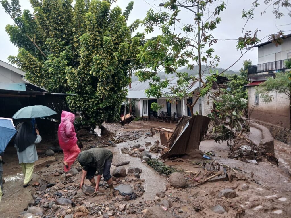 Banjir Bandang Kabupaten Solok: Polisi Telusuri Kondisi Hulu Gunung Talang