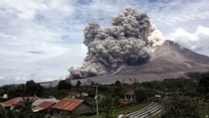 Enam Gunung Api Erupsi Bersamaan, PVMBG Jelaskan Mengapa Bisa Terjadi
