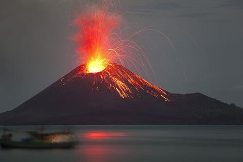 Gunung Anak Krakatau Erupsi 14 Kali dalam 3 Hari, Status Masih Siaga