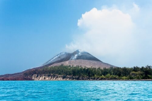Gunung Anak Krakatau Erupsi Lagi pada Selasa Pagi
