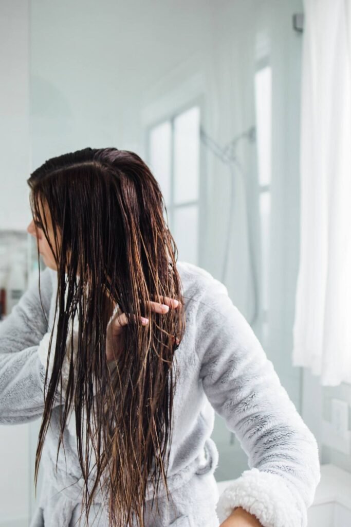 Rambut Kena Air Hujan Bisa Bikin Flu? Ini Penjelasan Medisnya