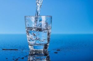 Apa Itu Air Demineral dan Apakah Aman Diminum Setiap Hari?