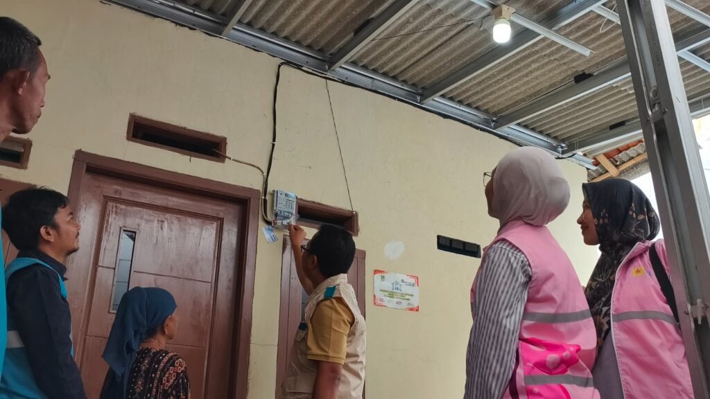 Nyalakan Harapan di Hari Listrik Nasional, PLN Cikarang Hadirkan Sambungan Listrik Gratis