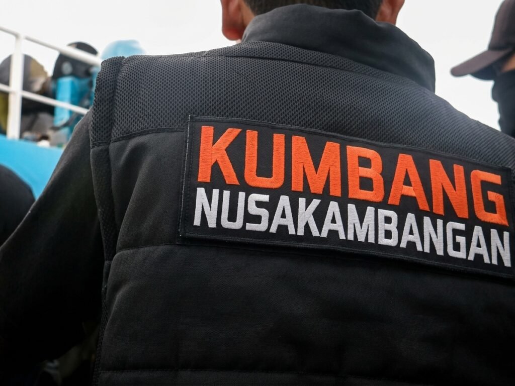 Momen Pemindahan Narapidana ke Nusakambangan dengan Pengawalan Super Ketat