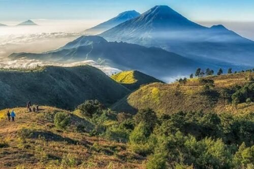 Gunung Dekat Jakarta yang Cocok untuk Mendaki di Akhir Pekan