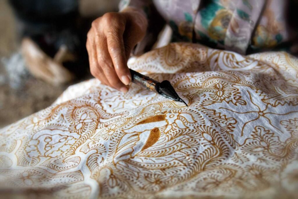 Batik Indonesia: Sejarah, Filosofi Motif, Jenis, dan Cara Melestarikannya